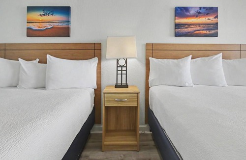 Myrtle Beach Hotel | Oceanfront Two Queen Room + Beach + Dog Friendly