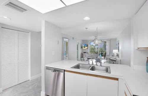 Marco Island House | Oceangoing condo with pool and steps to beach and food