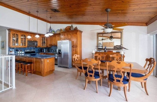 Key Largo Villa | Oceanview Marinaview Free Golf Cart Pool Pickleball