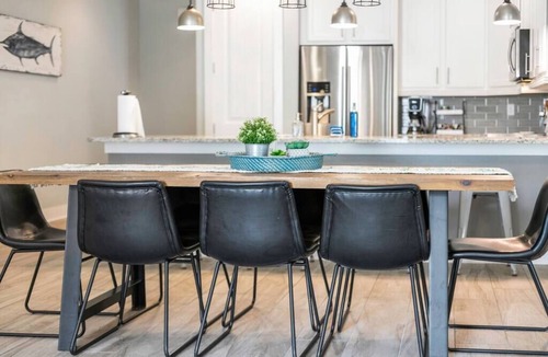 Jacksonville Beach House | Octopi the Beach - Luxury oceanside home 10 min to Mayo and pet friendly