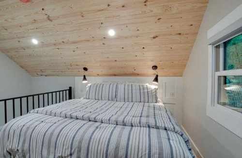 Groveoak House | Off-grid Tree House Suitable for Four in Alabama