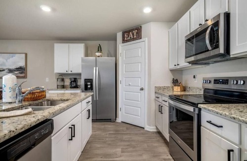 Foley House | "Off The Grid" - 4 Bedroom House Close to Sports, Shopping, and Entertainment