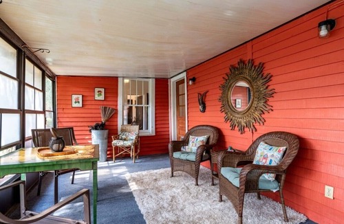 Sunny Point House | Old Florida Charm Arts District 3br Steps to River