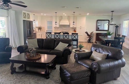 Winter Haven House | On the beautiful shores of Lake Conine connected by the Chain of Lakes