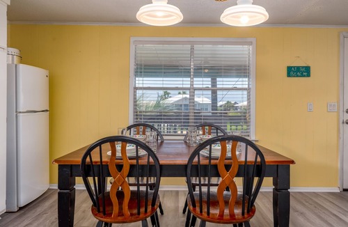 Royal Lagoons House | On the canal, great for kayakers, fishermen. Close to beach! - Casa Azul
