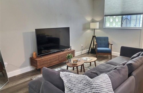 Bayshore Gardens Condo | One block from beautiful Bayshore across from iconic Bern's Steakhouse.