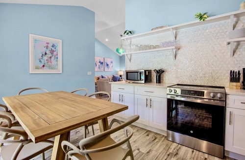 Ilexhurst House | One block to beach! 3 bedroom home with pool and backyard oasis.