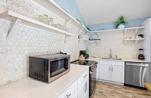 Ilexhurst House | One block to beach! 3 bedroom home with pool and backyard oasis.