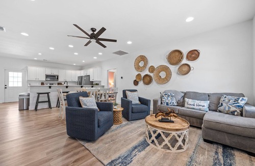 Surf Side Shores House | One Level + 2 King Masters + Walk to Private Beach