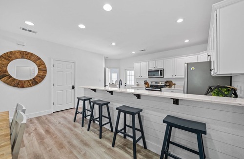 Surf Side Shores House | One Level + 2 King Masters + Walk to Private Beach