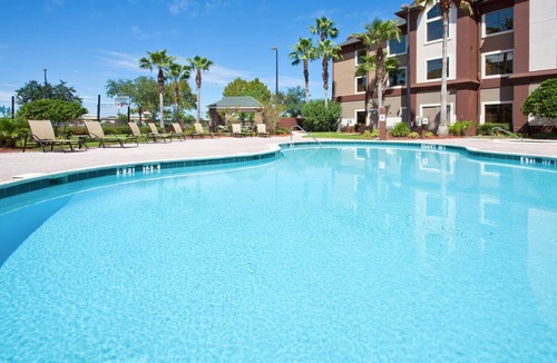 Airport North Condo | Only 1.5 Miles from Orlando International Airport + 24 Hour Fitness Center | 25 Minutes to Disney World
