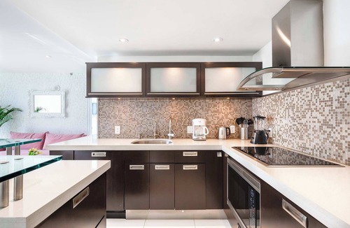 Coconut Grove Apartment | Open-Concept Corner Suite | Grove Walkability