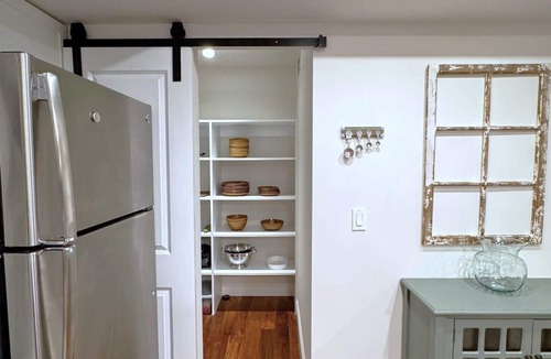 Pine Ridge House | Organic Coastal Cottage – Minutes to the Beach