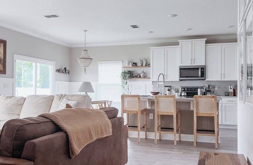 St. Augustine House | Organic Modern Home, Close to the Beach & Downtown. Community Pool & gym