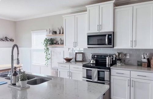St. Augustine House | Organic Modern Home, Close to the Beach & Downtown. Community Pool & gym