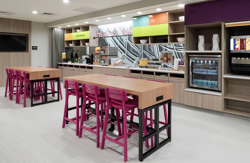 Airport North Apartment | ORLANDO ESCAPE STARTS HERE! KING SUITE, POOL, BBQ