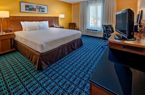 Florida Center Hotel | Orlando Vacation Spot! Near Universal Studios Orlando! Free Shuttle & Breakfast!