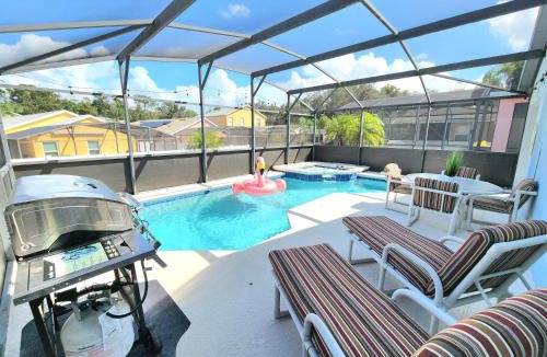 Sandy Ridge Villa | Orlando villa private pool/hot tub close to Disney