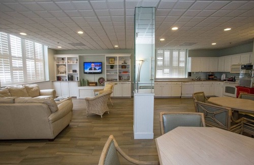 Bostroms Resort | Ormond Beach | Beach Escape | Pool & Ocean Access | 2BR Lockoff