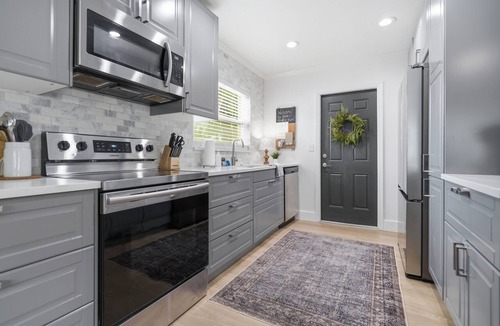 Dunedin House | Outdoor Oasis+ Heated Pool+Backyard Putting Green+Designer Style+Dunedin