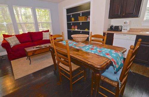 Point Clear House | Outdoorsy cottage in Fairhope, AL; pet friendly; conveniently located