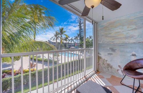 Key Largo House | Overlooking Lagoon and Pool