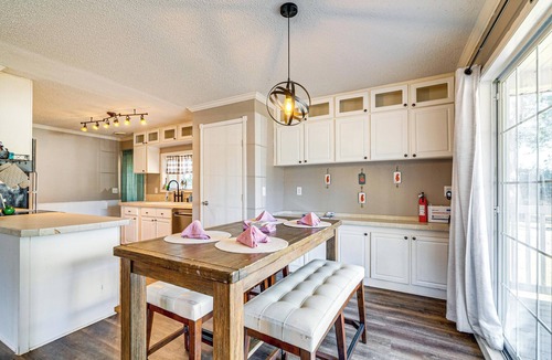 High Springs House | Paddle, Swim & More! Charming Home in High Springs