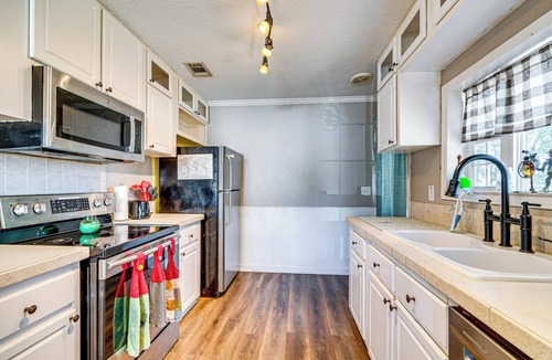 High Springs House | Paddle, Swim & More! Charming Home in High Springs