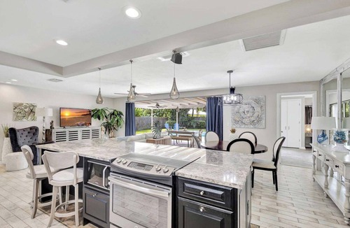 Hunt Club House | Palm Beach Gardens Home w/Pool! "The Green Lionfish"