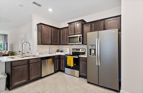 Baymeadows House | Palm Villa: 5 beds Playground, UNF, Mayo, Downtown
