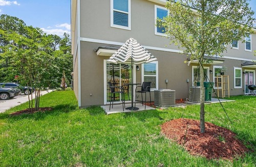 Baymeadows House | Palm Villa: 5 beds Playground, UNF, Mayo, Downtown