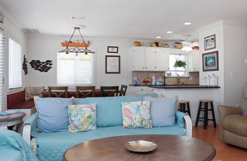 Indian Pass House | ☀️🌴Palmetto Breeze: Beach View Decks | Walk to the Beach | Outdoor Dining