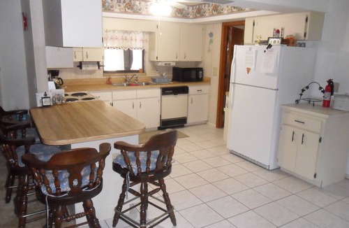 Englewood East House | Paradise getaway. Quiet , Spacious Home, Minutes to Activities and Beaches.