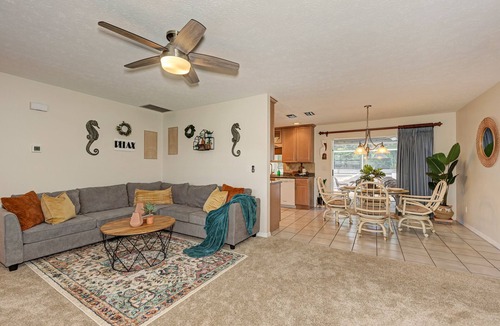South Venice House | PAWS & PLAY: PET-FRIENDLY VACATION VENICE BEACH, SIESTA KEY SARASOTA FENCED YARD