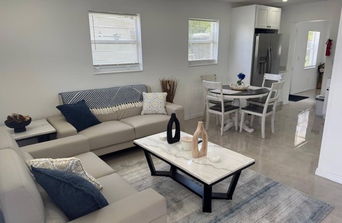 Palm Beach - West Palm Beach House | Peaceful 2-bedroom house newly renovated with all amenities in West Palm Beach