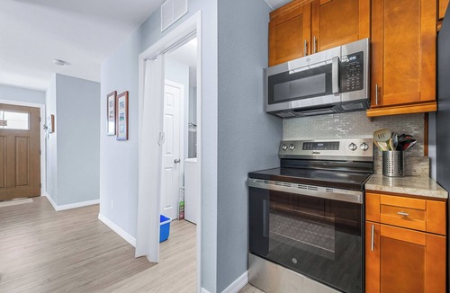 Pineland House | Peaceful 2-bedroom house close to historic Tarpon Lodge and marina
