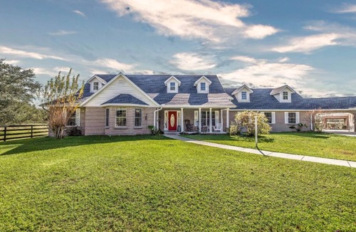 Morriston House | Peaceful 58-Acre Ranch Near WEC Room to Relax, Room to Reconnect Sleeps 8