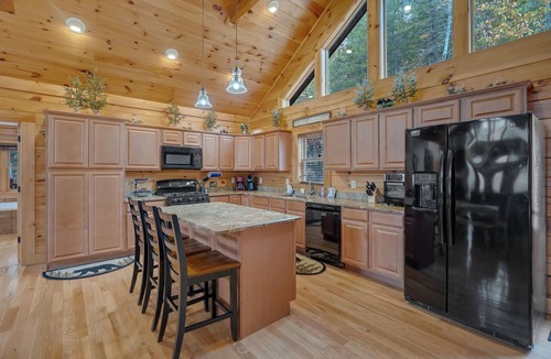 Gatlinburg - Pigeon Forge Cabin | Peaceful and Secluded Cabin with Hot Tub, Game Room, Accommodates 11 Comfortably