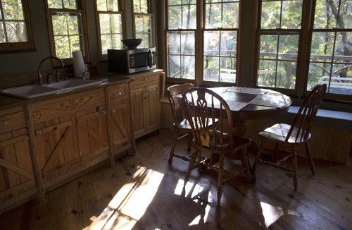 Waldo Cabin | Peaceful Cabin in the Woods. Hiking & Beautiful Views.