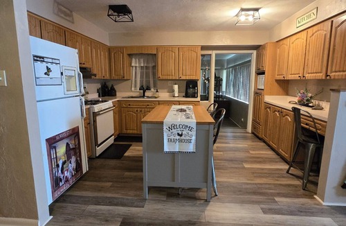 Alachua Other | Peaceful,cozy and comfy 2-bedroom farmhouse with excellent central location.