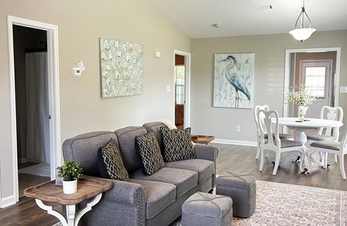 Evans House | Peaceful Evans Retreat – 2-Bedroom Townhome with WiFi and AC