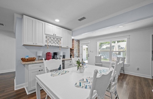 Fairhope House | Peaceful Fairhope Retreat-large home on 1 acre lot!
