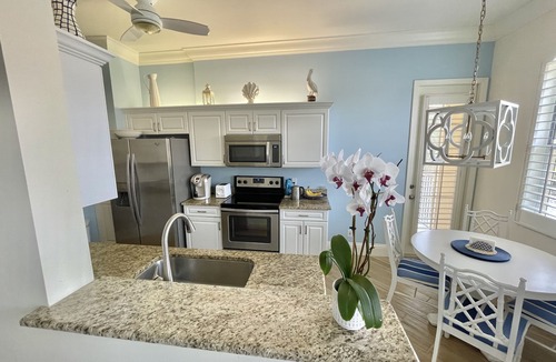 Pelican Bay Condo | PELICAN BAY Close To Pool/Beach/Shopping/Fitness/Pickleball/Lakefront
