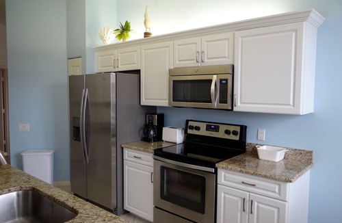 Pelican Bay Condo | PELICAN BAY Close To Pool/Beach/Shopping/Fitness/Pickleball/Lakefront