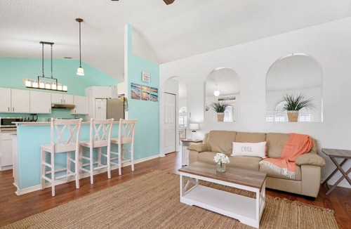Palm Coast House | Pelican Palm - Poolside holiday escape!