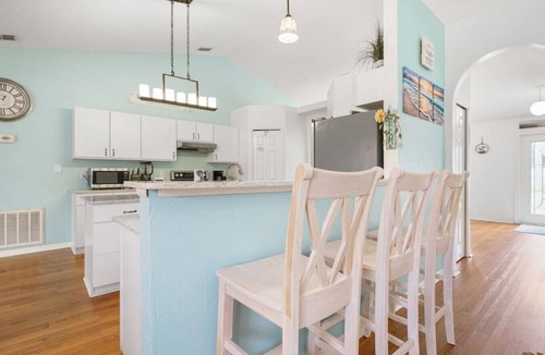 Palm Coast House | Pelican Palm - Poolside holiday escape!