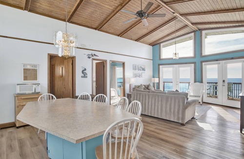 Fort Morgan House | Pelican Paradise- Direct Beachfront Charmer
