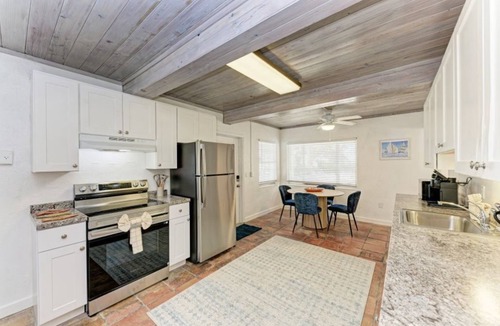 Ilexhurst Cottage | Pelican Perch: Tropical Paradise Cottage on the Beach VRC17-000167