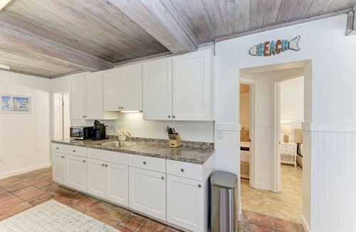 Ilexhurst Cottage | Pelican Perch: Tropical Paradise Cottage on the Beach VRC17-000167