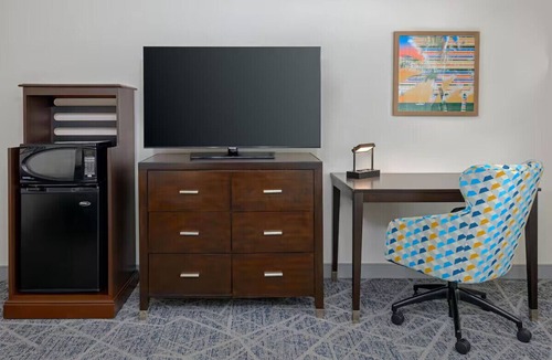 Pensacola Hotel | Pensacola Bay 2 Queen Studio w/Breakfast, Gym & Pool